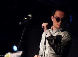 李泉照片,光影交织下的音乐才子